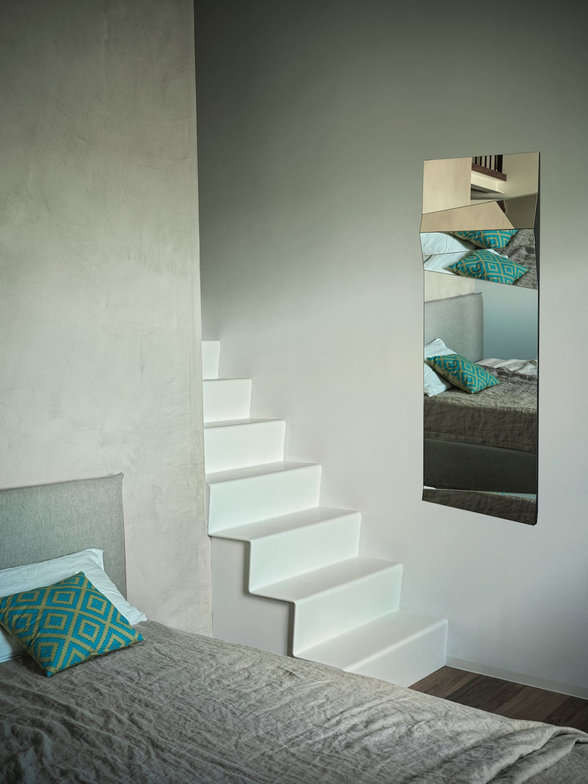 Illusion mirror — room setting