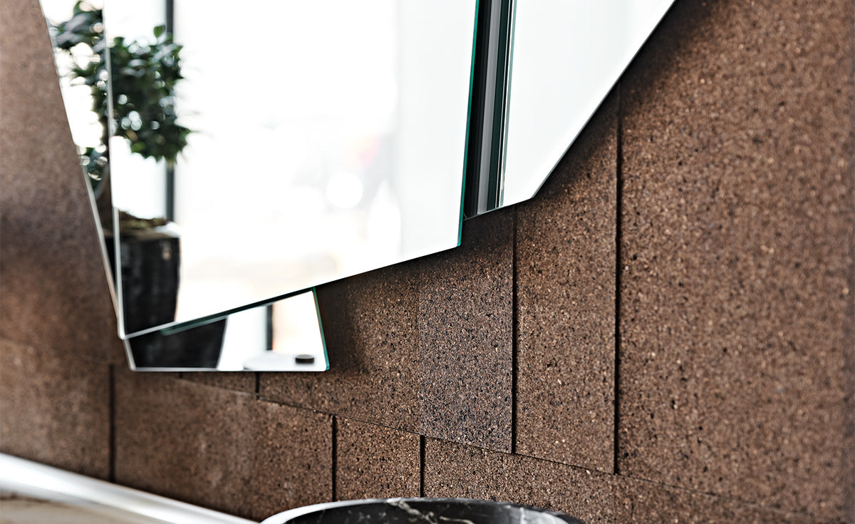 Risiko Mirror — manufacturer room setting