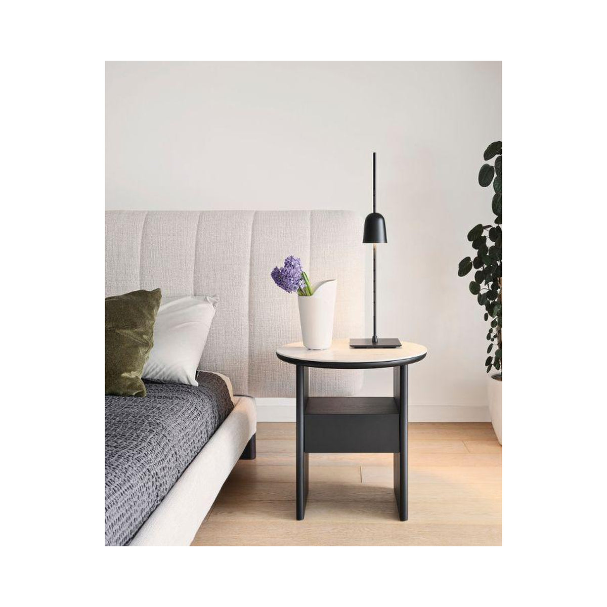 Calligaris Tau — Silk White ceramic; Matt black wood · 1 drawer