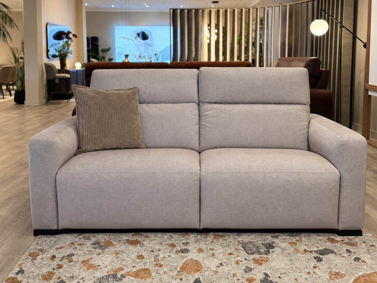 Natuzzi Editions Baltimora two-seater power sofa in Afrodite Oyster fabric — front view