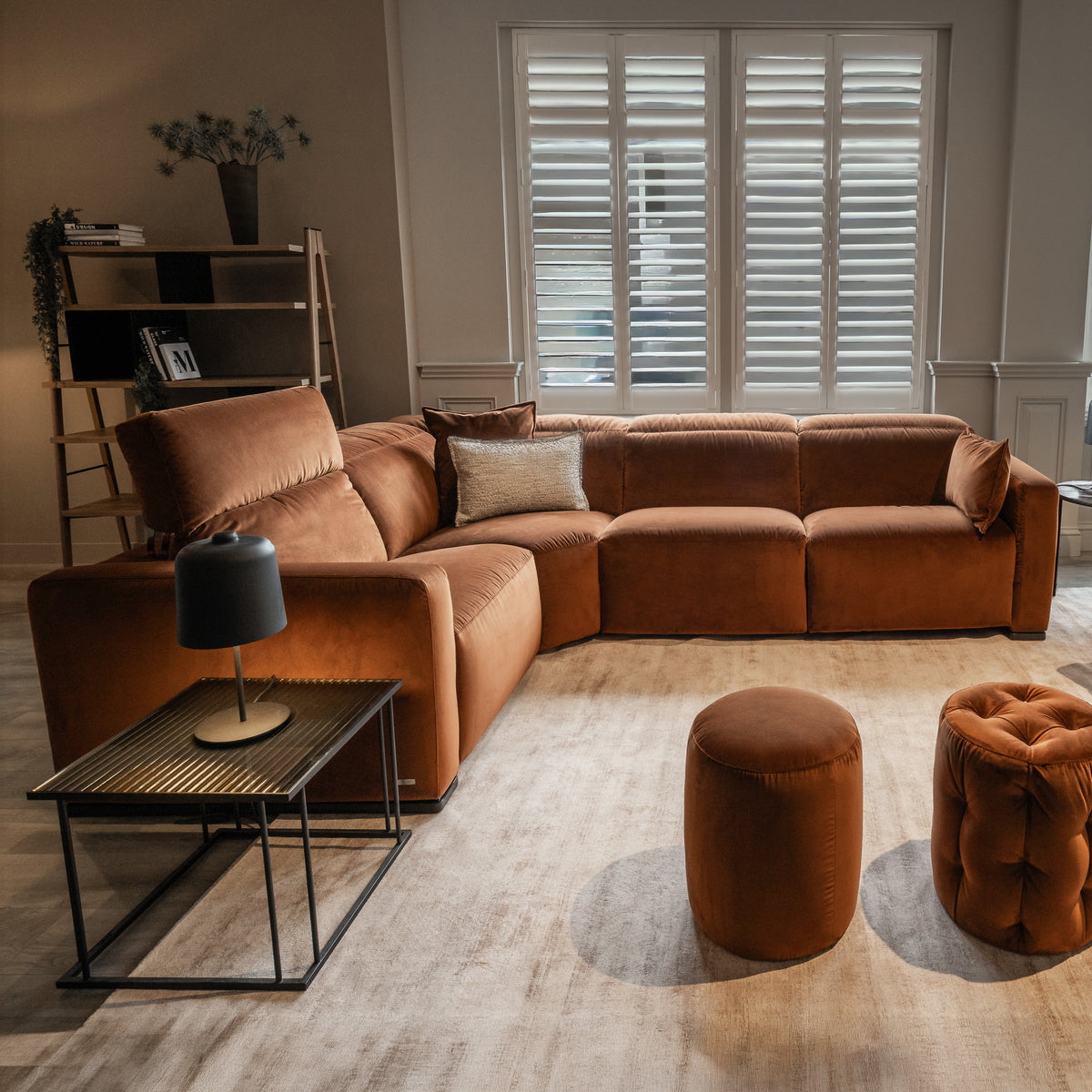 Natuzzi Editions Baltimora C260 corner sofa in Terme Rusty fabric with one power reclining seat