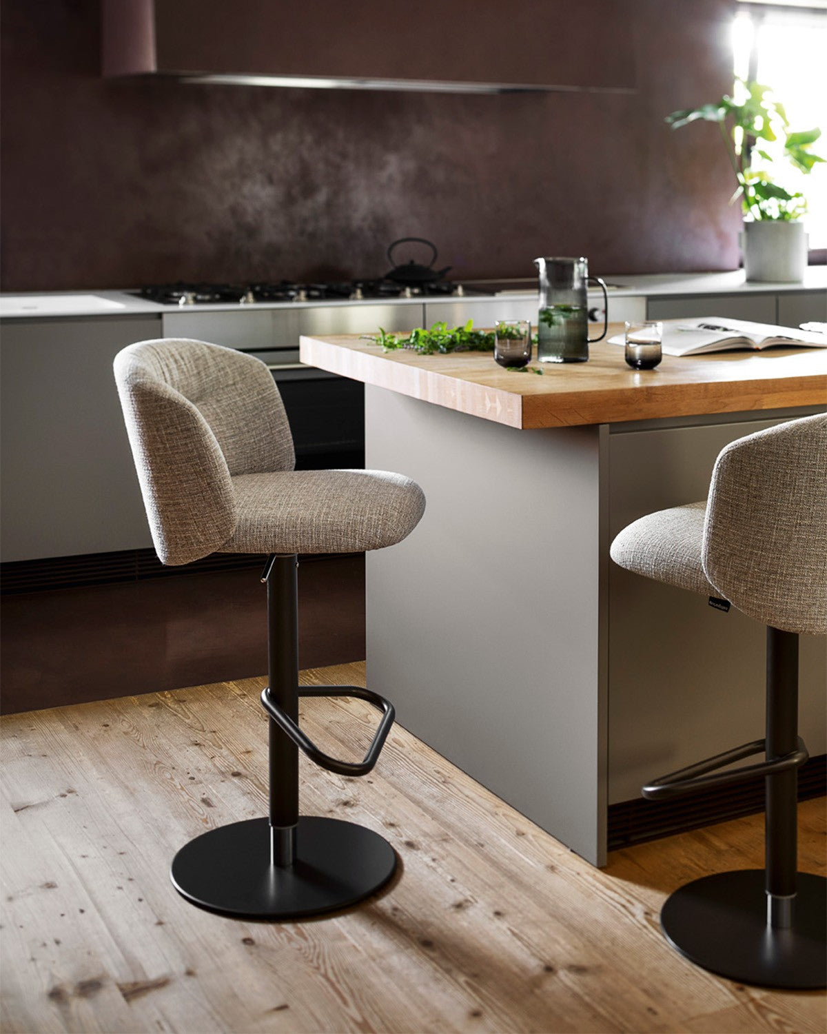 Calligaris Sweel Stool Adjustable - manufacturer gallery view 2