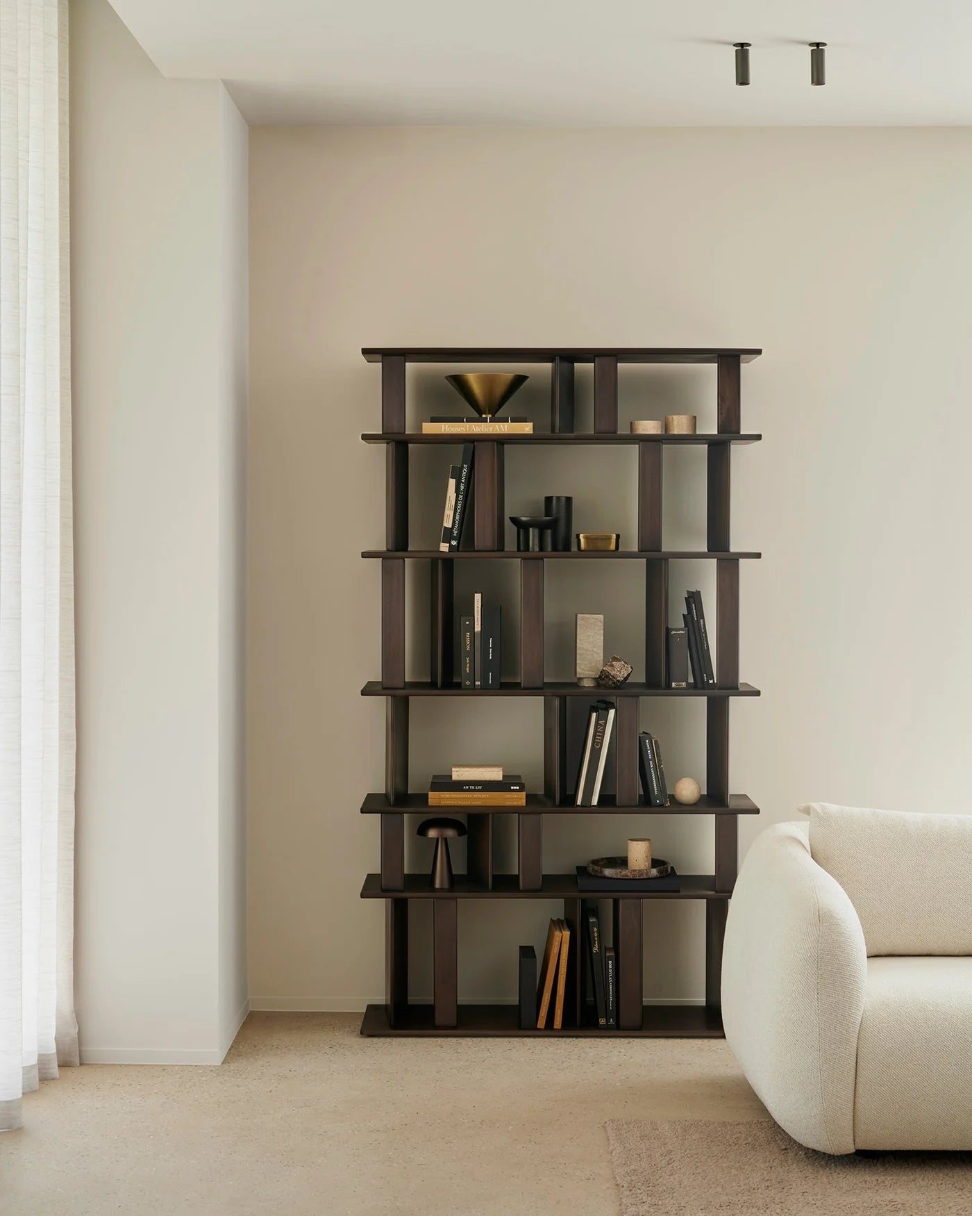 Bookcases & shelving